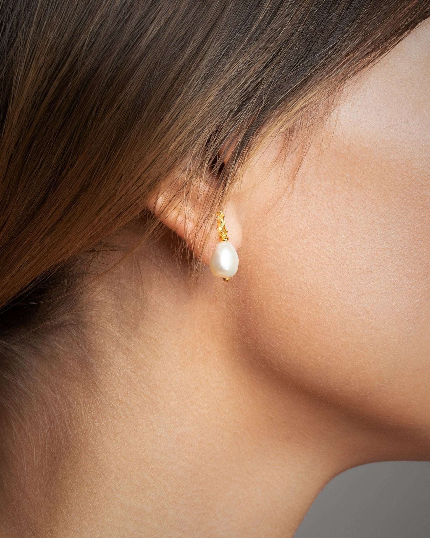 Best Pearl Earrings for a Traditional Look - Lunai Jewelry