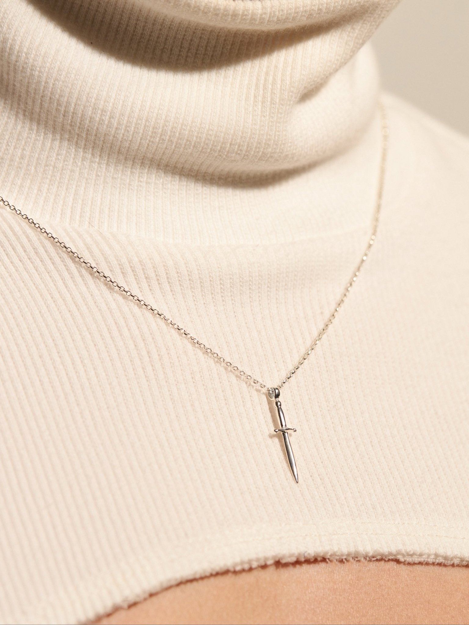 Unique Necklaces Featuring Pendant Designs - Lunai Jewelry