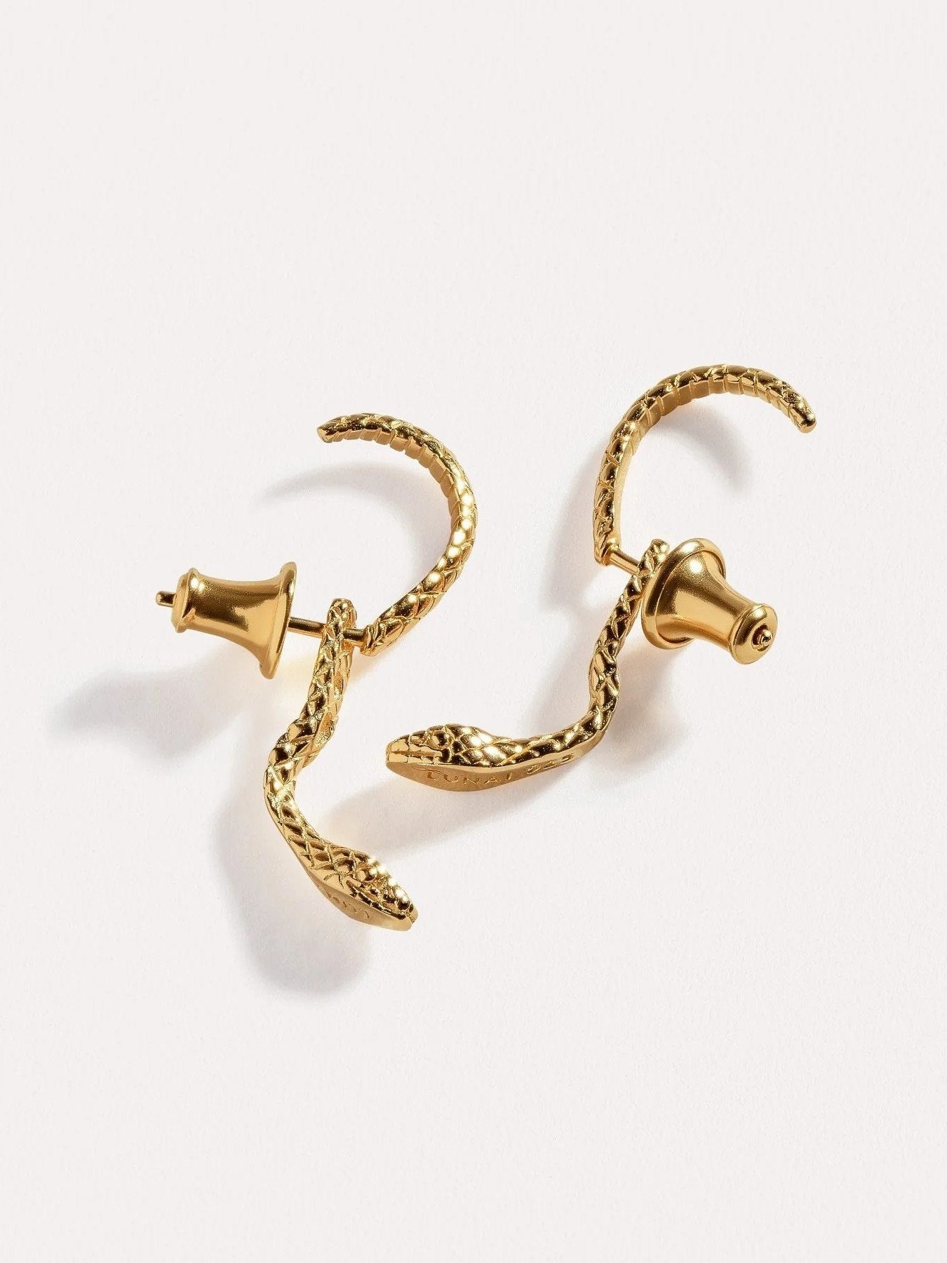 Salma Schlangen Ear Jackets in Gold – Zeitlose Eleganz - Pair24K Gold PlatedALLAnimal EarringsLunai Jewelry