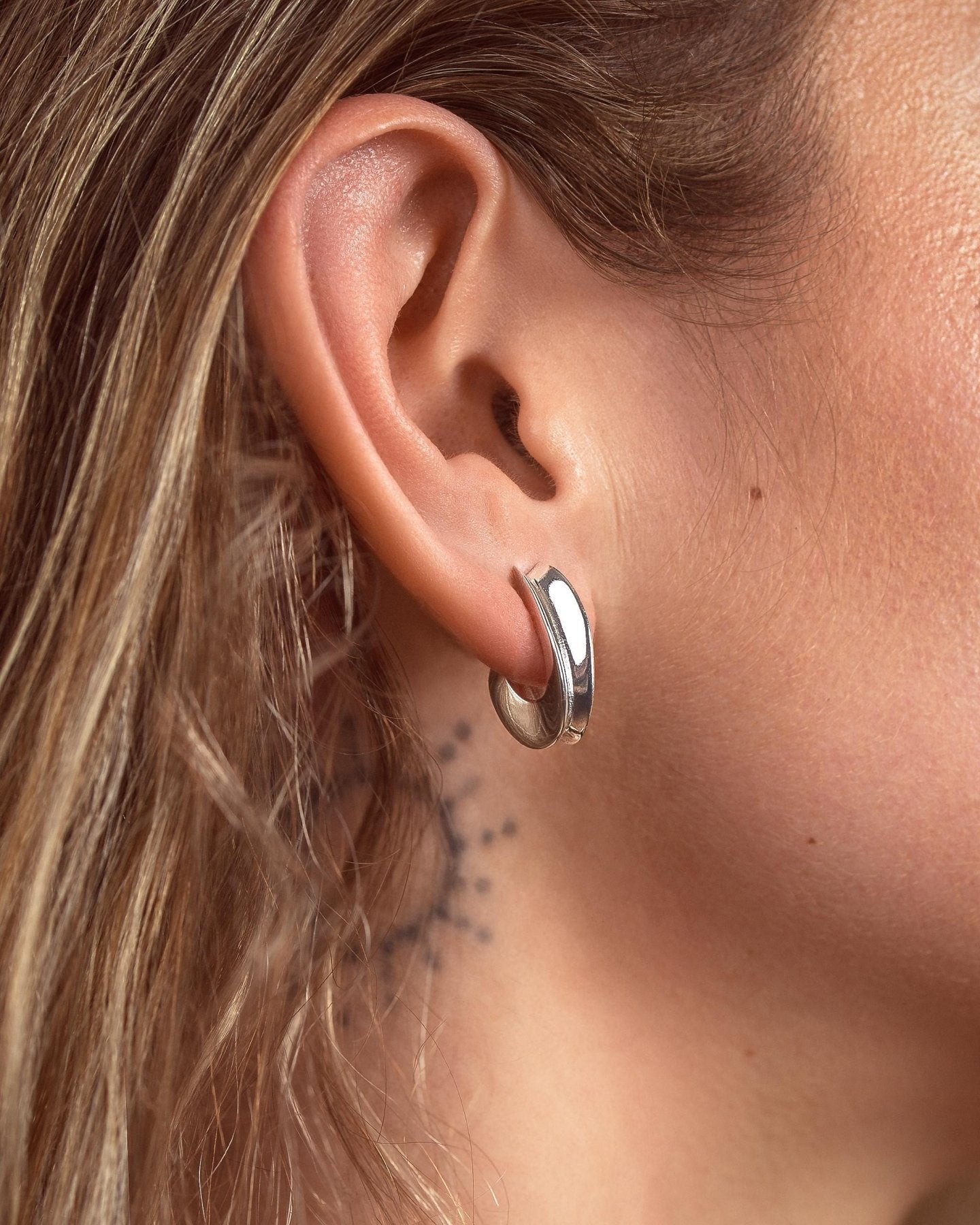 Arne Oval Hoop Earrings - ALLbold hoop earringsLunai Jewelry