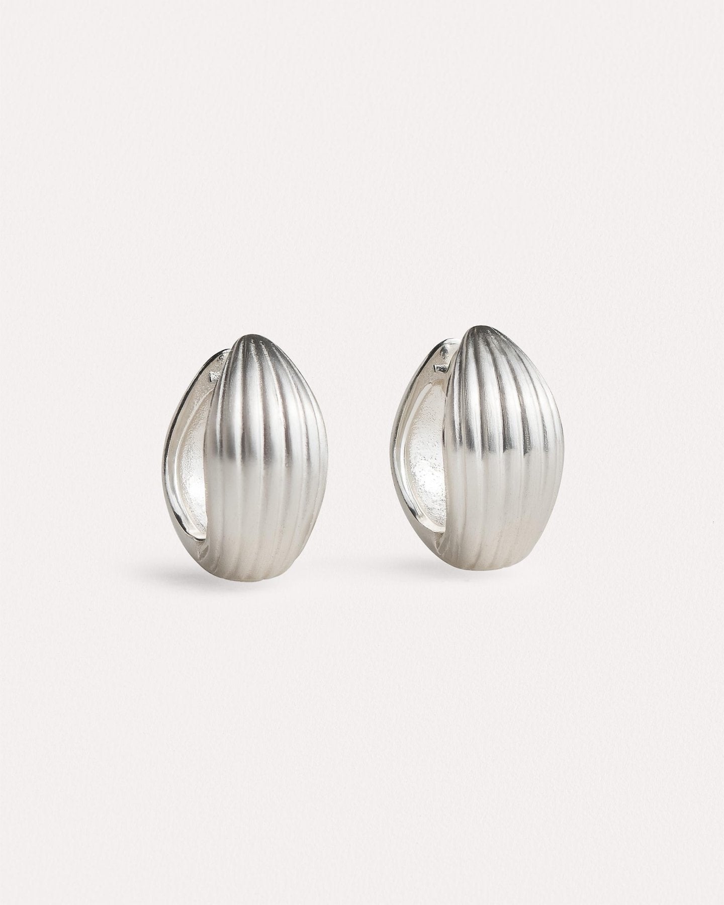 Blua Oval Hoop Earrings - Matte SilverALLchunky hoop earringsLunai Jewelry