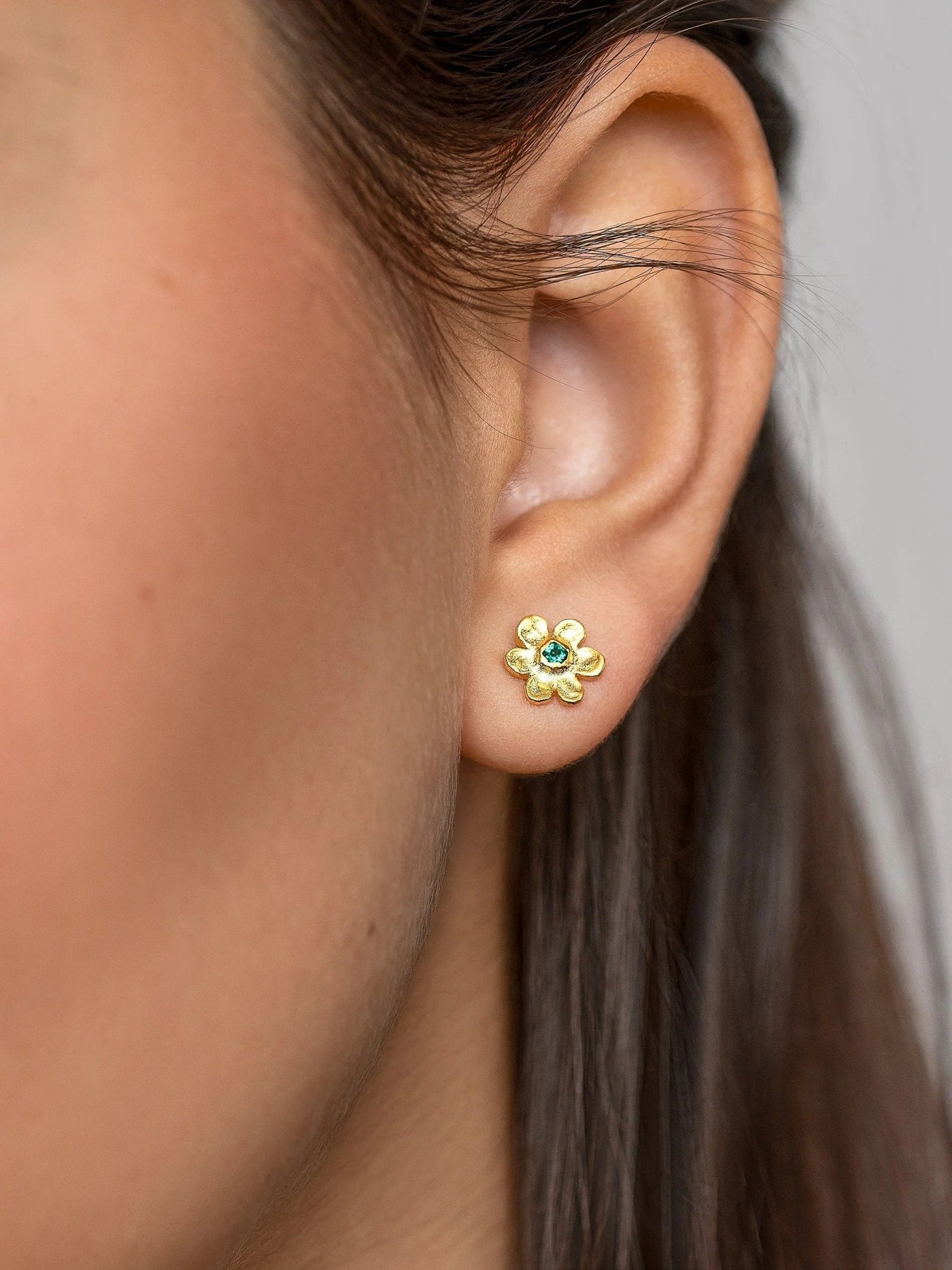 Iva Daisy Stud Earrings - 24k Gold Matteartisan earringscool earringsLunai Jewelry