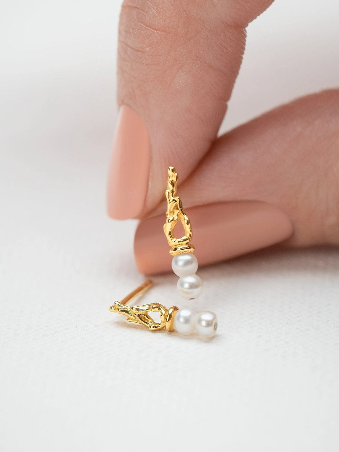 Volanta Pearl Stud Earrings - Bridal EarringsBridesmaid GiftLunai Jewelry