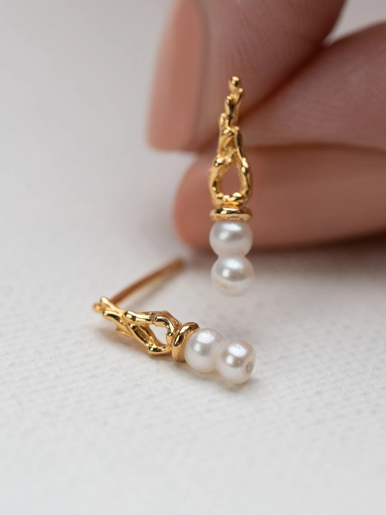 Volanta Pearl Stud Earrings - Bridal EarringsBridesmaid GiftLunai Jewelry