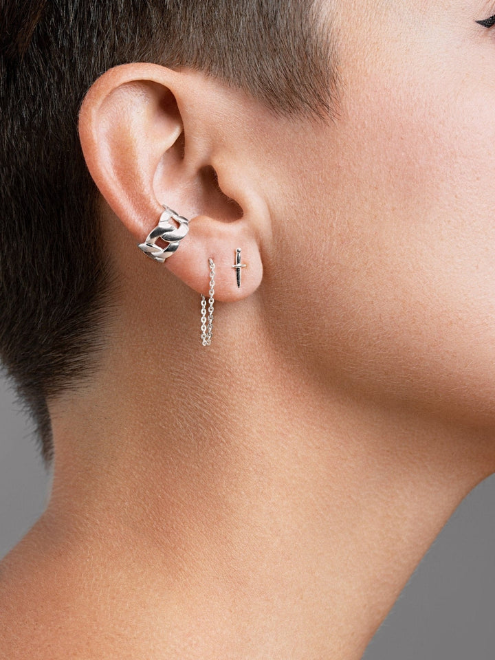 Model displaying Wanda chain earrings – delicate 925 sterling silver chain jewelry