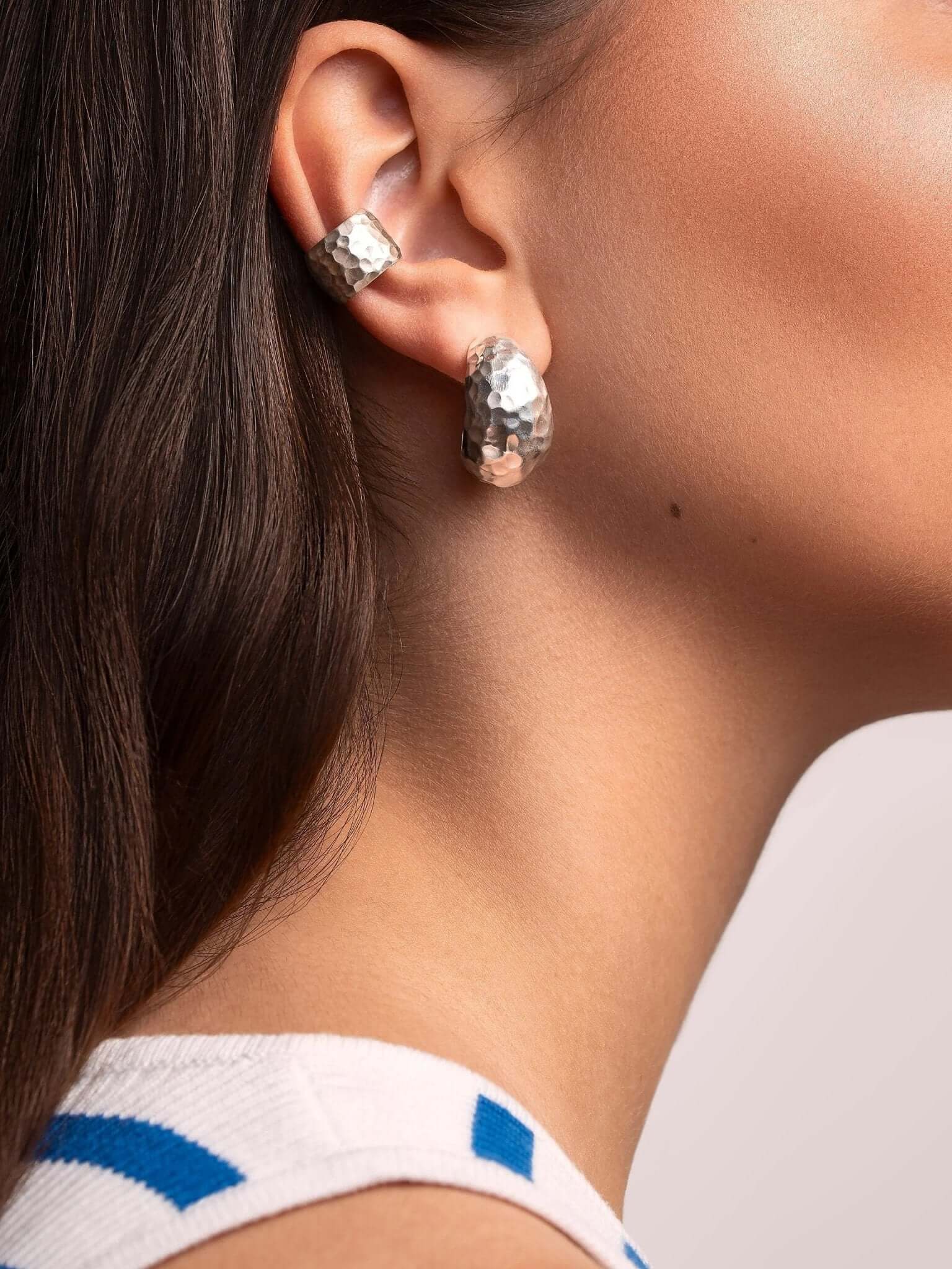  Model wearing the silver conch cuff earring with subtle hammered texture, ideal for daily elegance.
