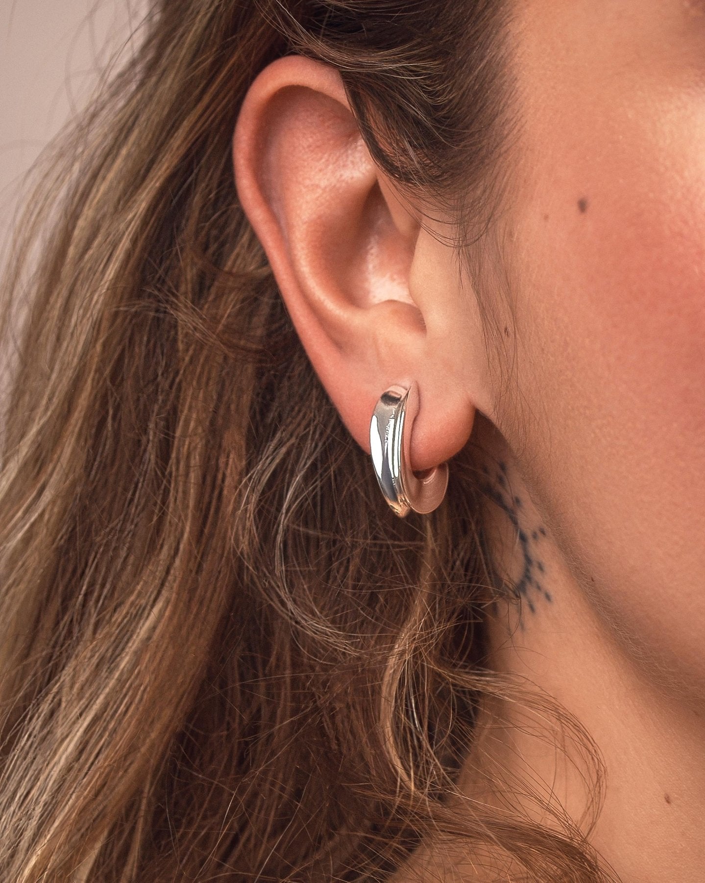 Arne Oval Hoop Earrings - ALLbold hoop earringsLunai Jewelry