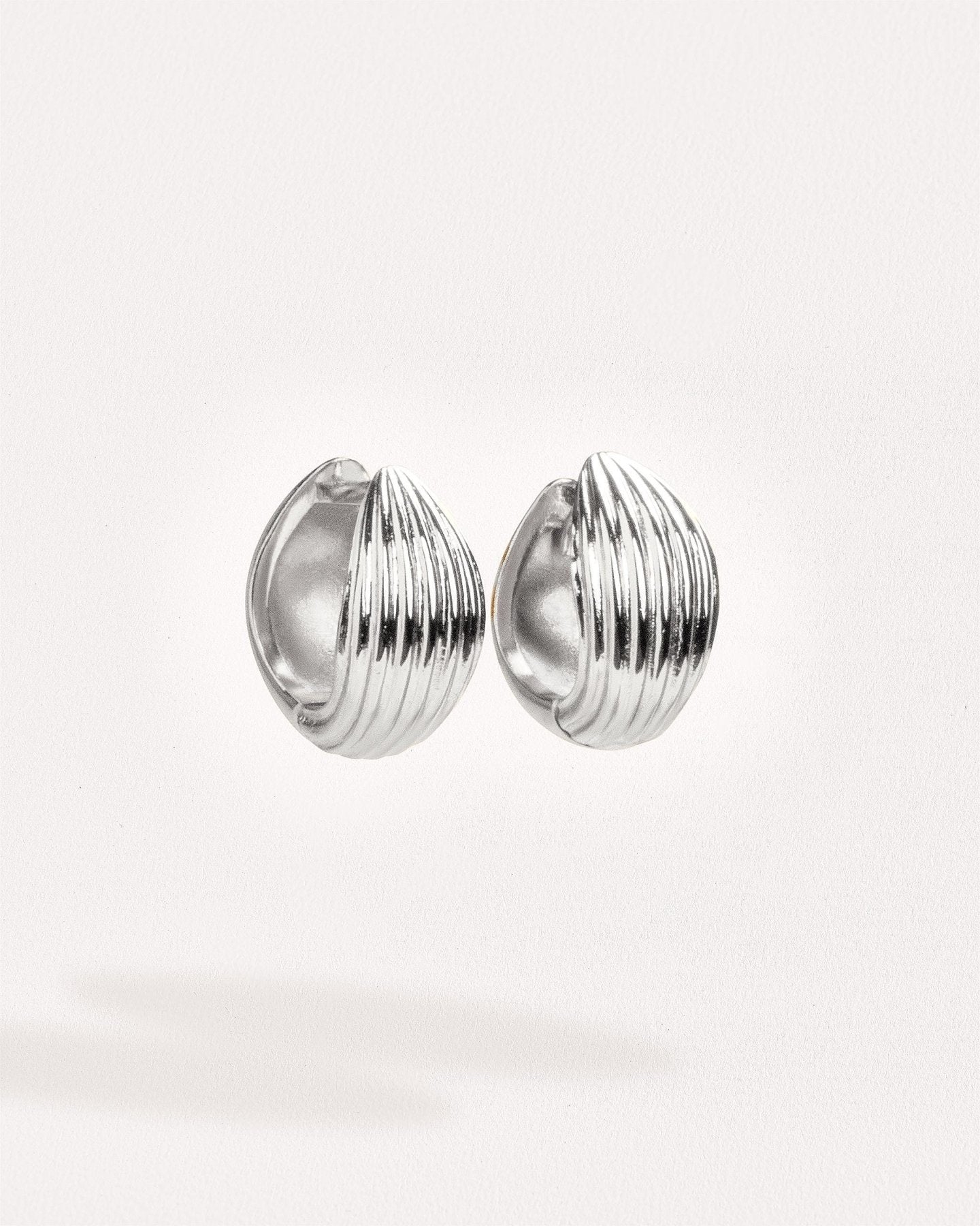 Blua Oval Hoop Earrings - Matte SilverALLchunky hoop earringsLunai Jewelry