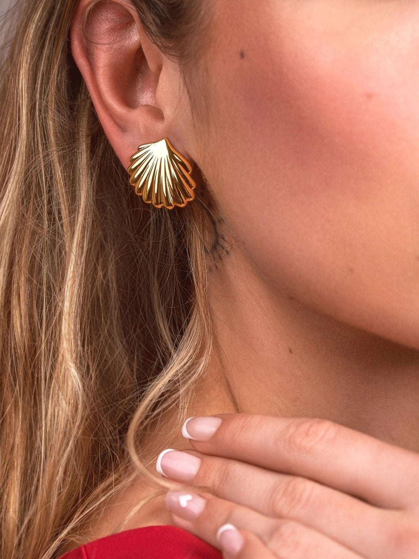 Venus Gold Shell Studs - 24k Gold PlatedALLBackUpItemsLunai Jewelry