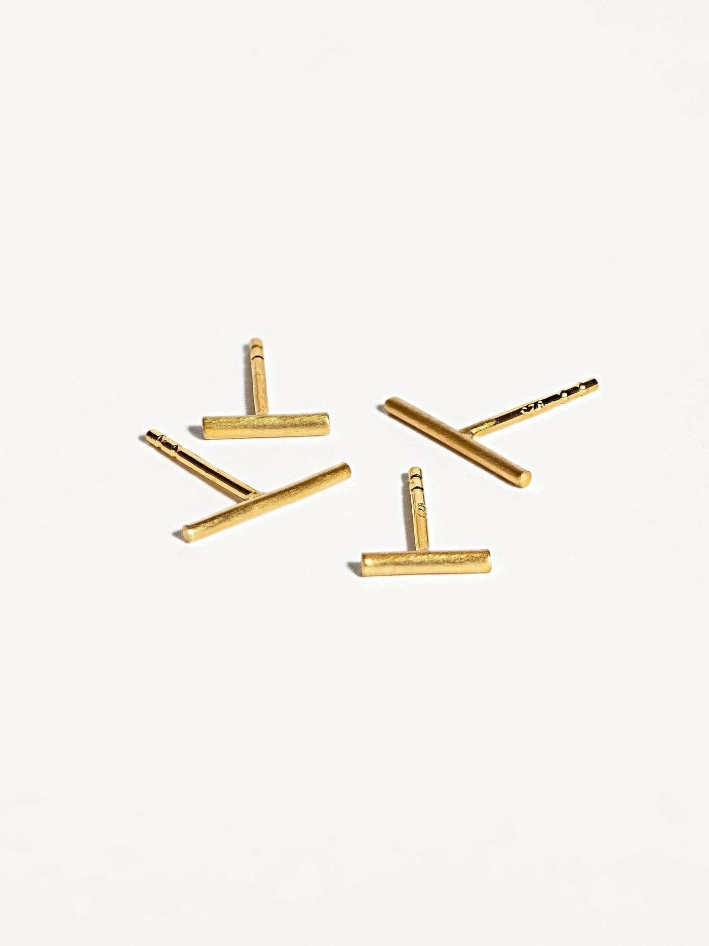 Balda Stud Earrings - 24K Gold MatteBackUpItemsBar Stud EarringsLunai Jewelry
