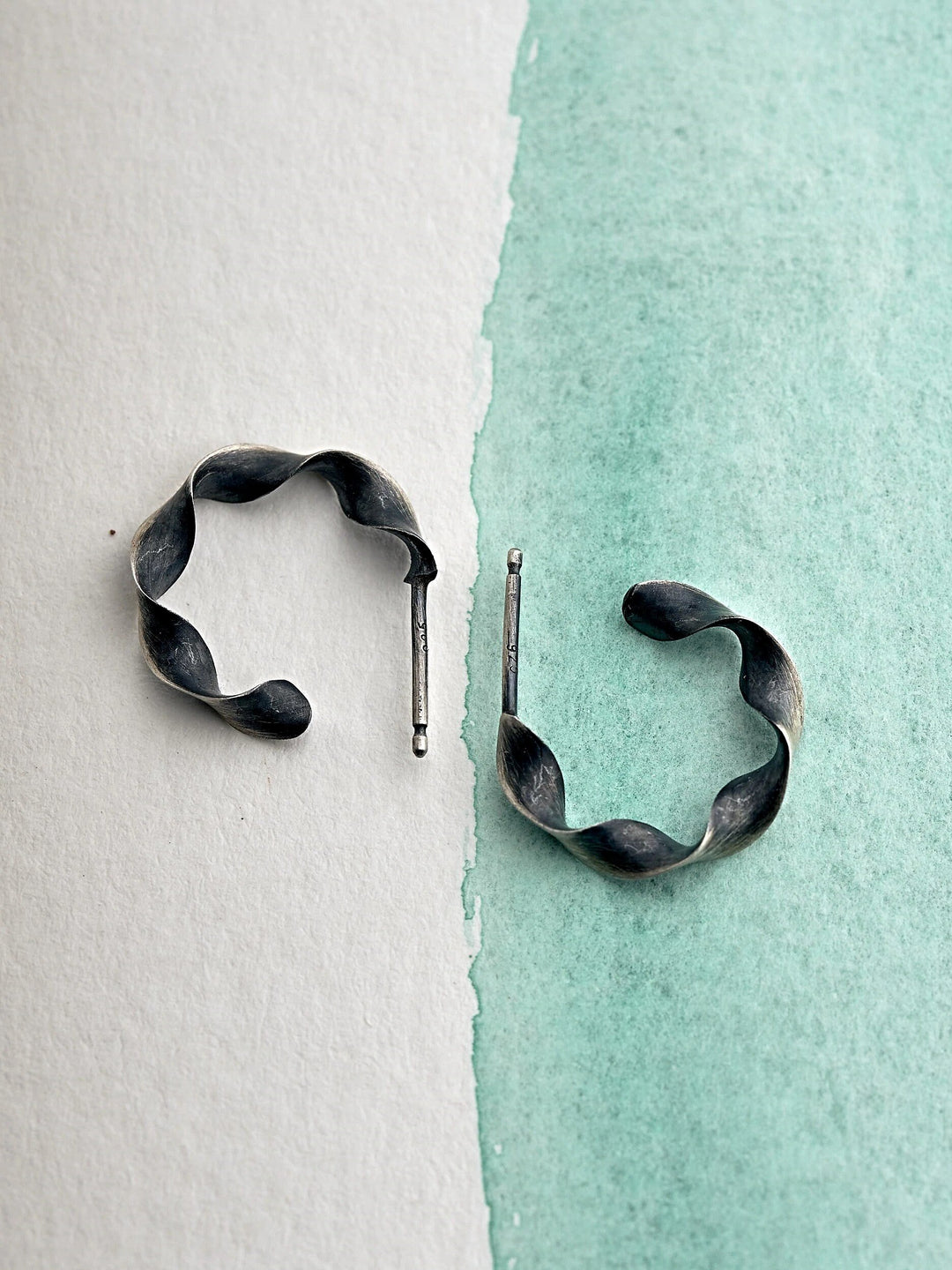 Suegue Dainty Huggie Hoop Earrings - Oxidized SilverankorBackUpItemsLunai Jewelry