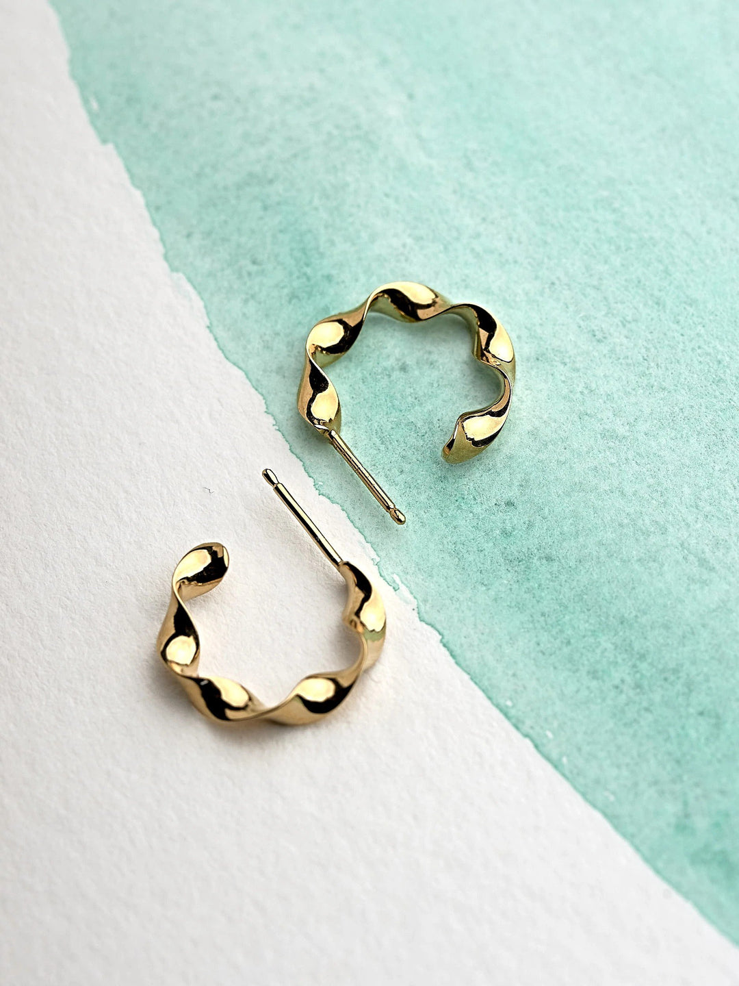 Suegue Dainty Huggie Hoop Earrings - 24K Gold PlatedankorBackUpItemsLunai Jewelry