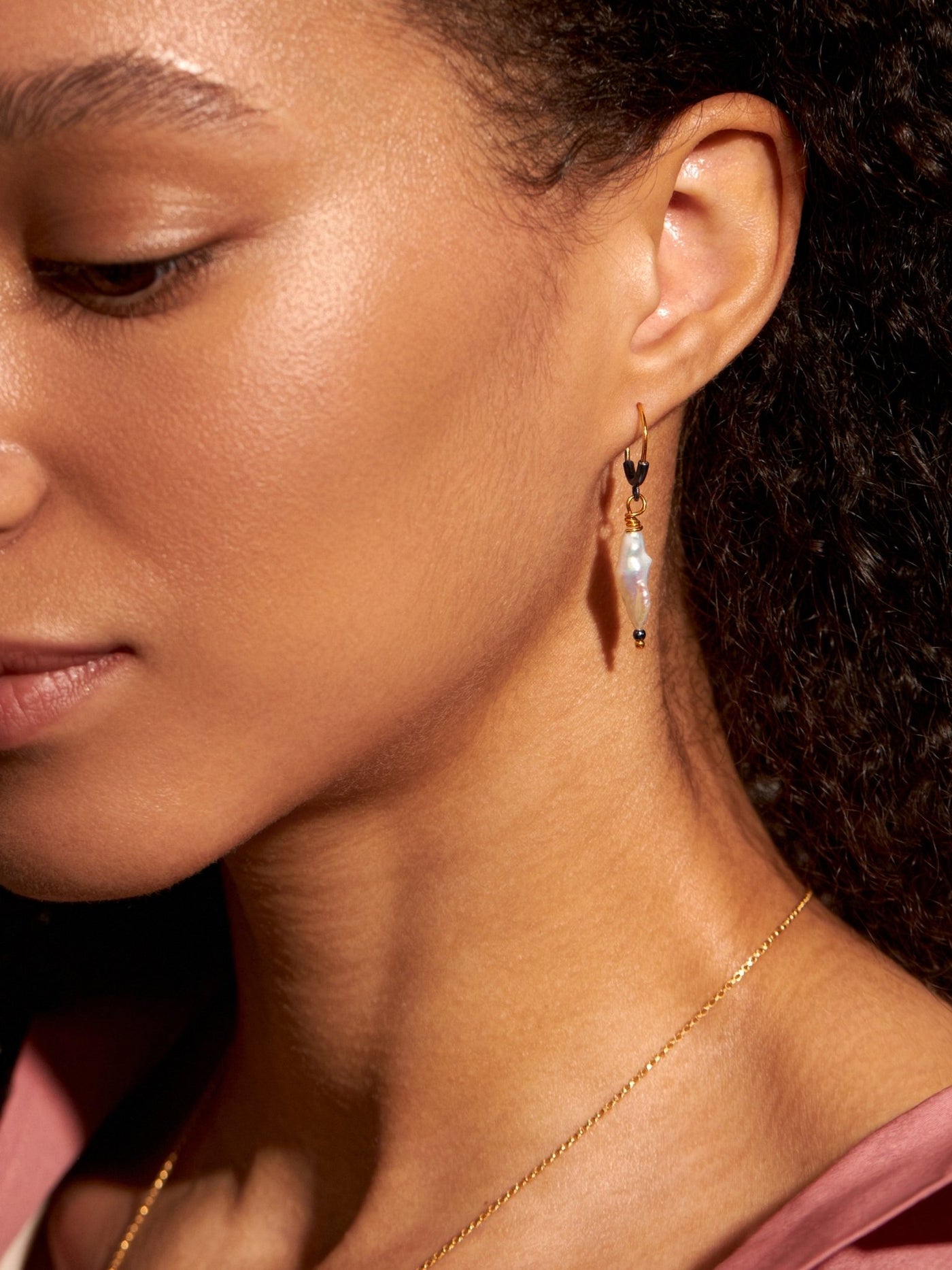 Nadi Large Pearl Charm Huggie Earrings - 14K Gold Filled OxideSingleankorBrooklyn Jewelry TrendsLunai Jewelry