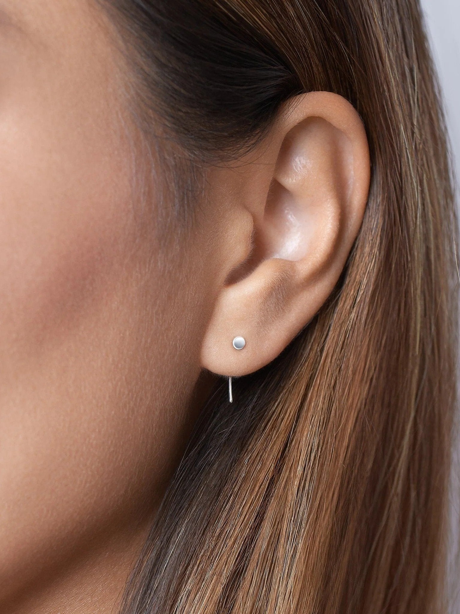 Model showcasing 925 sterling silver open hoop earrings, lightweight and timeless design